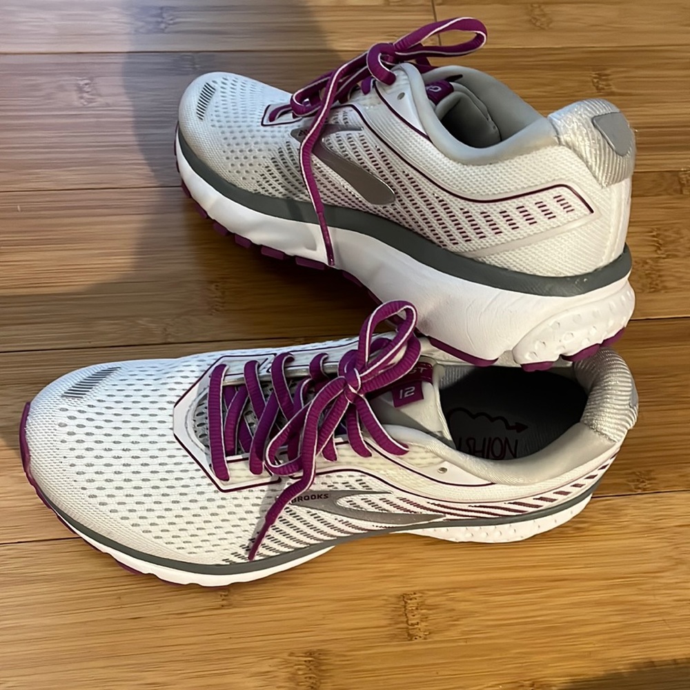 Brooks Shoes Ghost size 7.5 NWOT